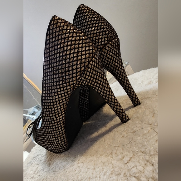 Shoes - Picture 3 of 4